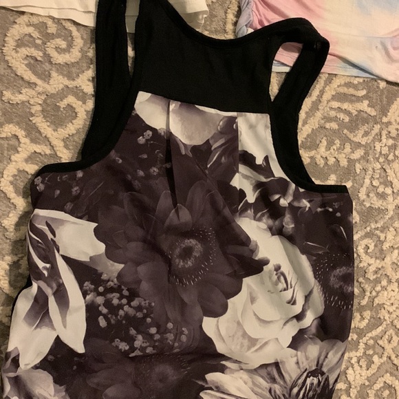 Tops - Picture 5 of 6